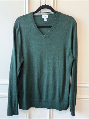 Old Navy Men's V-Neck Sweater in Green